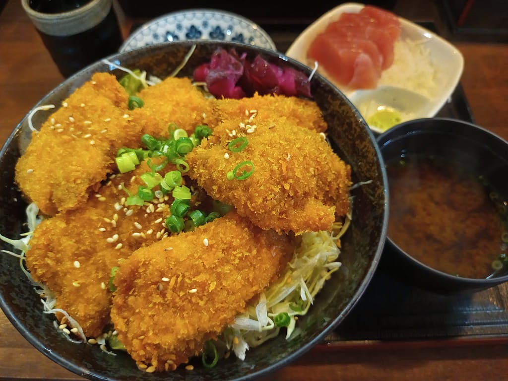 まぐろカツ丼（しょうゆ）